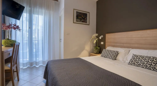 Трёхместный номер Comfort с балконом Hotel Mocambo Riccione CENTRALISSIMO AL MARE
