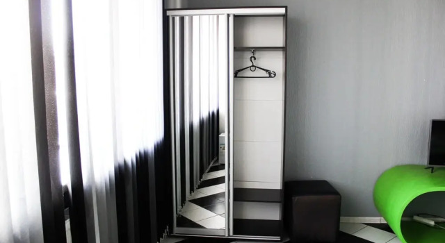 Zipper House