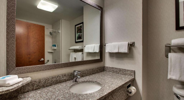 Номер Superior Drury Inn & Suites Charlotte Northlake