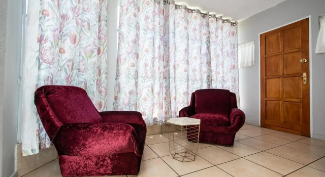 Willow Guest House, Book Pension Hoteller i Boksburg med pool, Swimmingpool