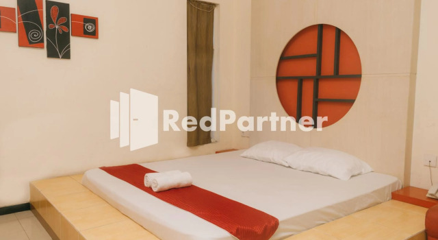 Pits Hotel RedPartner near Atom Mall