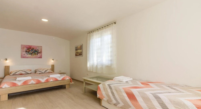 Stunning Home in Pula With Wifi and 6 Bedrooms, Prenota Hotel Hotel a Valbandon con piscina, Piscina
