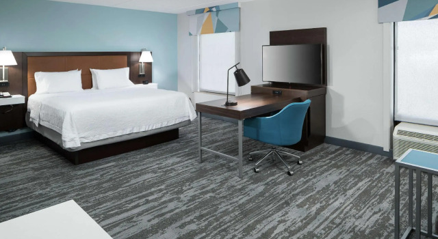 Двухместный люкс для некурящих Hearing Accessible Hampton Inn & Suites Panama City Beach-Pier Park Area