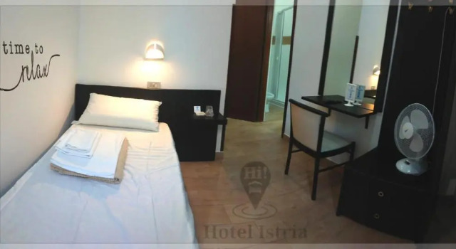 Hotel Istria, Забронировать Отель Отели и гостиницы Триеста, рядом с Замок Святого праведника, Отель