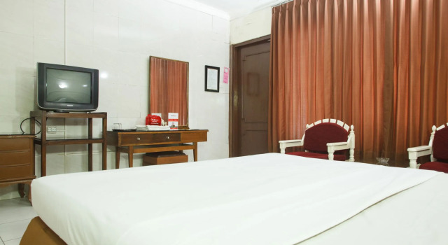 RedDoorz Near Tunjungan Plaza, Rezerwuj Hotel Hotele 3-gwiazdkowe w Surabaja, w pobliżu Tunjungan Mall, 3*