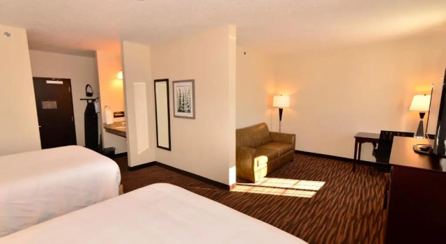 Семейный люкс Cobblestone Inn & Suites - Holstein