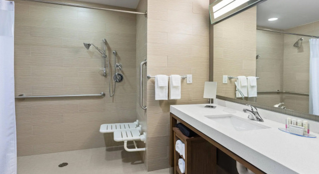 Четырёхместный номер Standard Courtyard by Marriott Houston Katy Mills