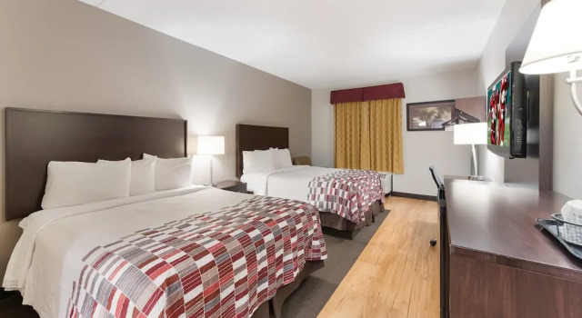 Четырёхместный номер Deluxe Red Roof Inn & Suites Columbus - West Broad
