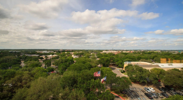 Четырёхместный клубный номер Standard Renaissance Austin Hotel