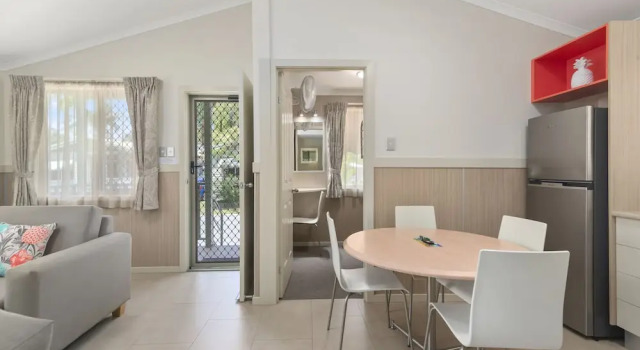 Семейная вилла Ashmore Palms Holiday Village