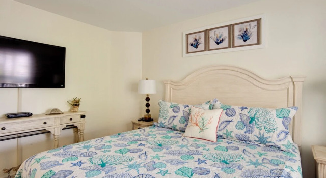 Ocean-view Island Condo w/ Pool: Pets Welcome!