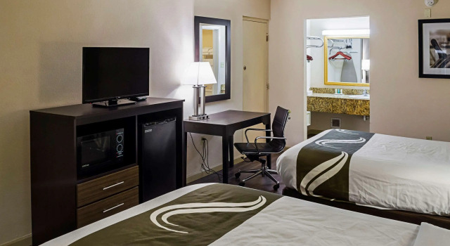 Четырёхместный номер Standard Quality Inn Biloxi Beach