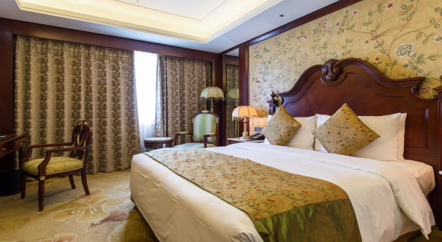Beijing Royal Phoenix Hotel, Забронировать Отель Отели Пекина с парковкой, рядом с Торговый комплекс Oriental Plaza, Парковка