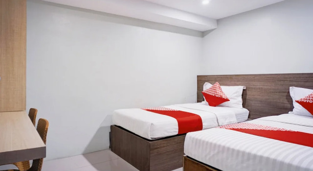 OYO 94772 Gapura Hotel, Prenota Hotel Hotel a Parapat con parcheggio, Parcheggio