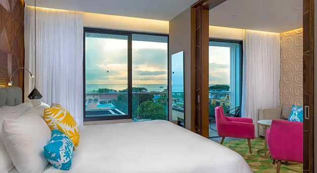 Двухместный номер Deluxe с видом на внутренний двор The Fives Downtown Hotel & Residences, Curio Collection by Hilton