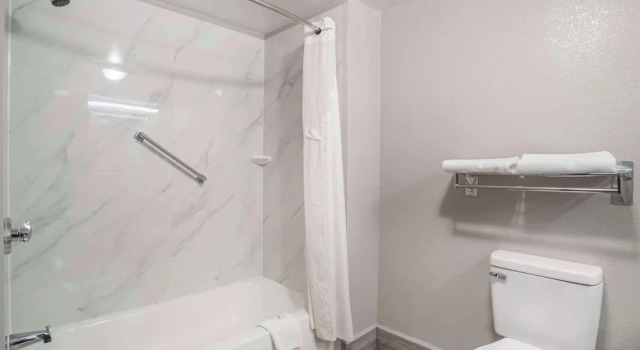 Двухместный люкс Quality Inn Simpsonville-Greenville