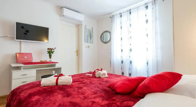 Апартаменты Apartments and Room Lora