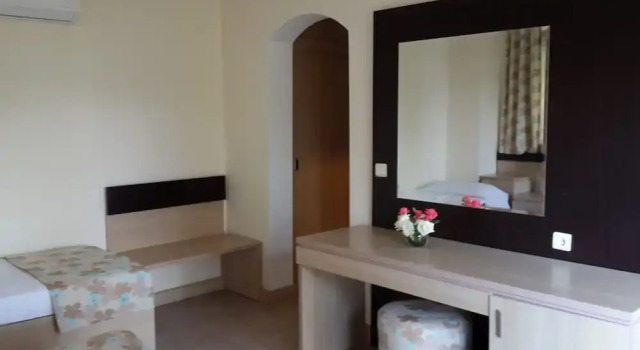 Club Nimara Beach Resort, Забронировать Курортный отель Отели Мармарис с бассейном, рядом с Городской пляж Мармарис, Бассейн