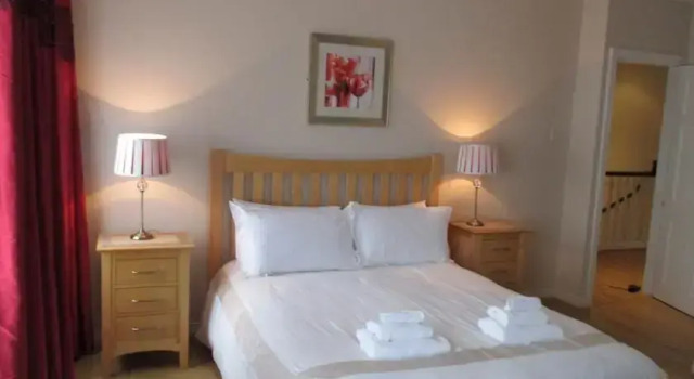 No 4 Fair Hill House - Private -Spacious Comfortable Vacation Home - Excellent location - Free Parking-WiFi - 4BR - sleeps 9, Book Hotel Hotels in Kerry with Parking, Parking