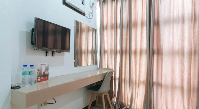 Люкс RedDoorz Near Iloilo International Airport