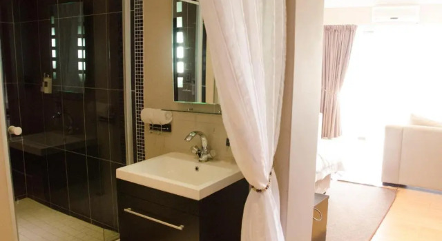 Люкс с видом на озеро Three Oaks and an Aloe Boutique Hotel