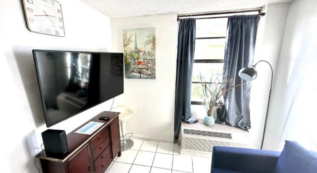 1 bedroom in the BEST location in South Beach !, Забронировать Отель Южный пляж Майами-Бич, рядом с Пляж Lummus Park Beach