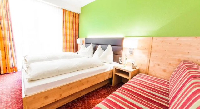 Трёхместный номер Standard Hotel Rössl by Skinetworks