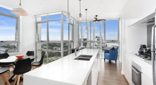 As the Sun Sets - Modern and Spacious 2BR Zetland Apartment Facing the Setting Sun