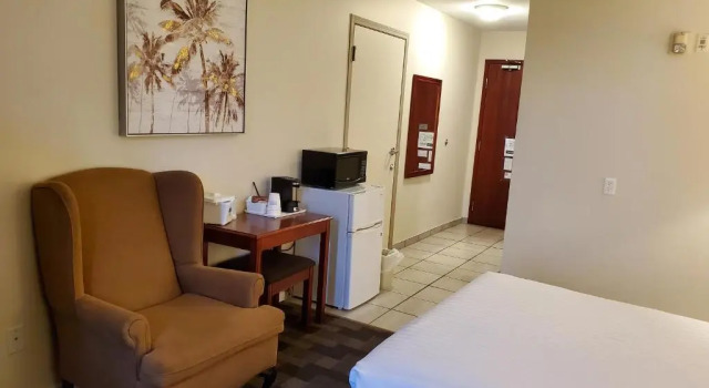 Двухместный номер Standard Travelodge by Wyndham Stony Plain