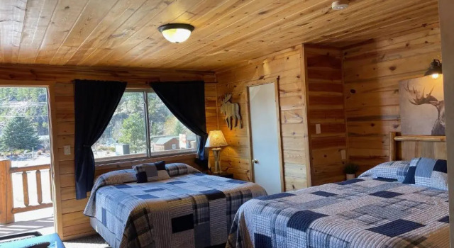 Четырёхместный номер Standard Mountain View Lodge & Cabins