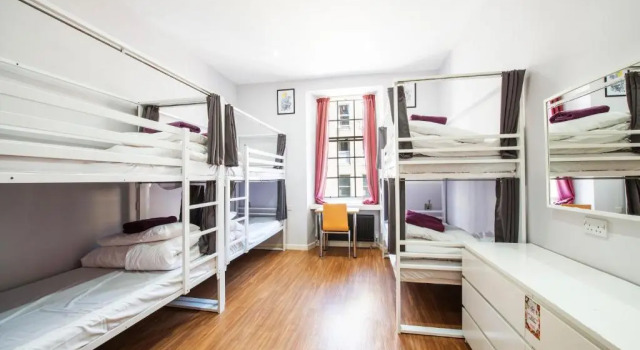 Кровать в общем номере a&o Edinburgh City