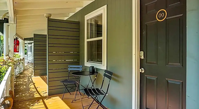 Четырёхместный номер Standard Hickory Falls Inn