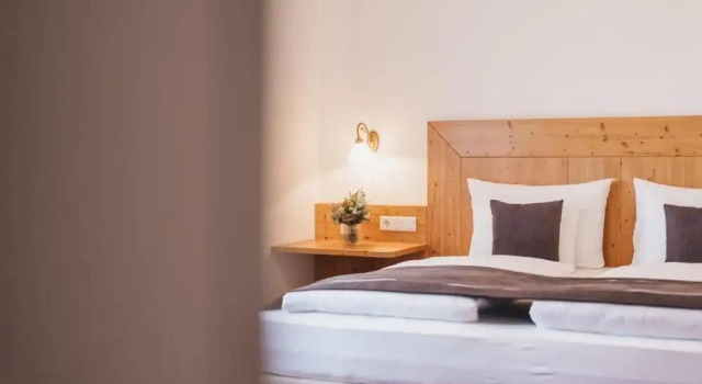 Полулюкс с балконом Hotel Vier Jahreszeiten