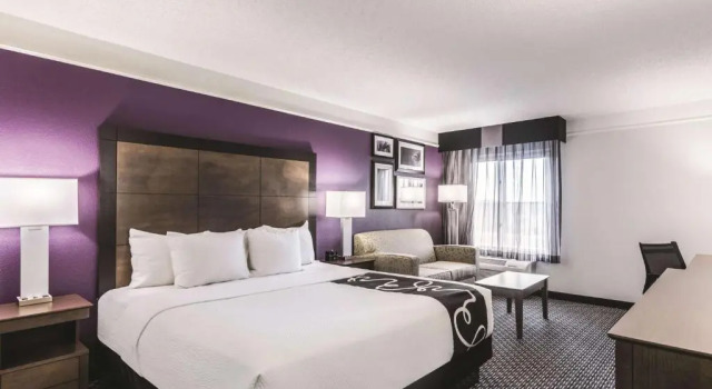 Двухместный номер Executive La Quinta by Wyndham Cincinnati Sharonville