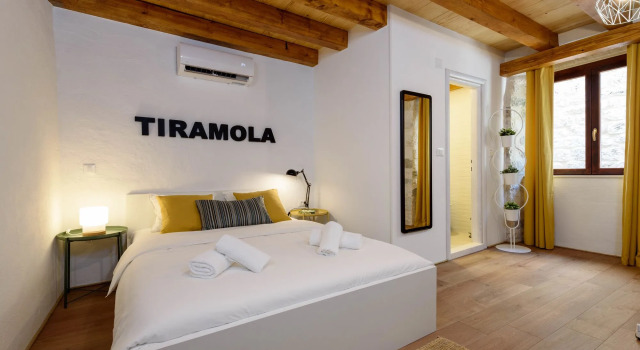Apartments & Rooms Tiramola - Old Town, Забронировать Апартаменты/квартира Апартаменты Трогир, рядом с Church of St. Dominic, Апартаменты/квартира