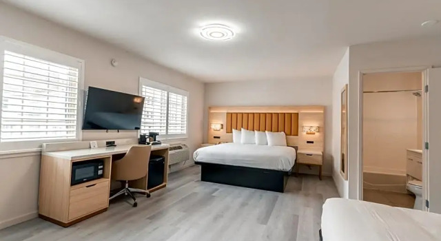 Двухместный люкс Deluxe Inn on Broadway