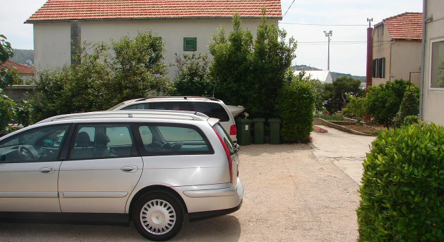 Studio apartment Port - great loaction and free parking: SA3 Murter, Island Murter