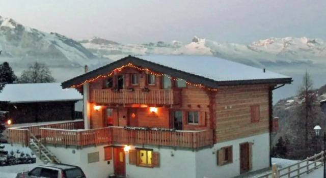 Luxury Chalet with Hot Tub in La Tzoumaz, Prenota Chalet Hotel a Canton Vallese con parcheggio, Parcheggio