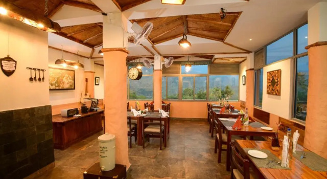 Mistletoe Homestay & Cafe