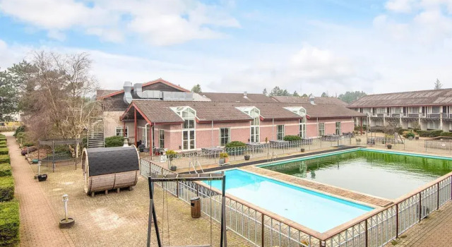 Коттедж 4 Person Holiday Park Home in Romo