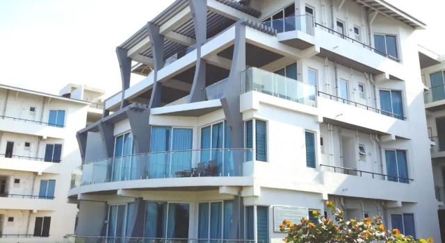 Nilaveli Ocean Condos, Prenota Hotel Hotel a Distretto di Trincomalee con piscina, Piscina