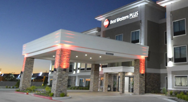 Номер Standard Best Western Plus Bay City Inn & Suites