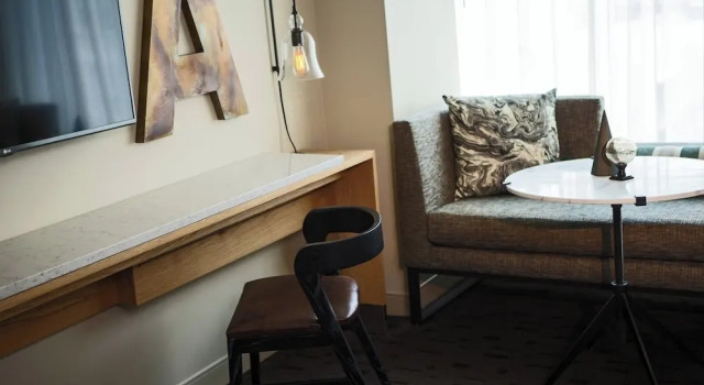 Четырёхместный номер Executive Renaissance Allentown Hotel