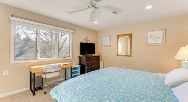 Walk to Bethany Beach Boardwalk: Coastal Retreat