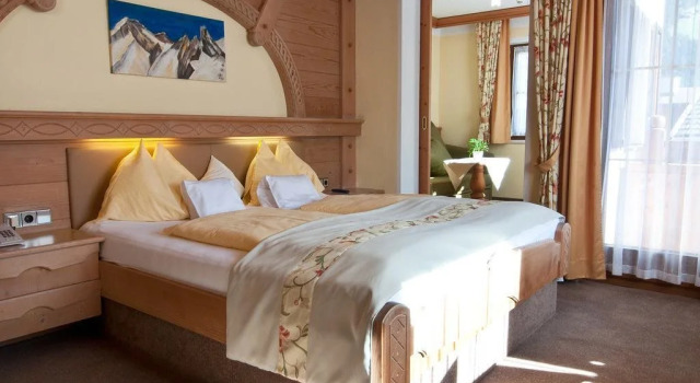 Sieghard - Das kleine Hotel mit der grossen Küche, Rezervați Hotel Hippach 