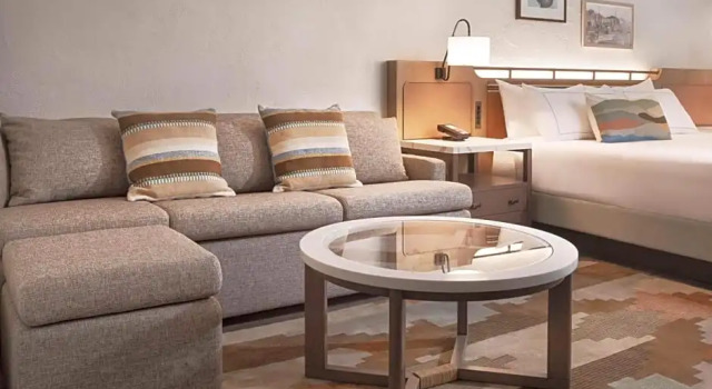 Люкс с видом на бассейн The Scottsdale Resort & Spa, Curio Collection by Hilton