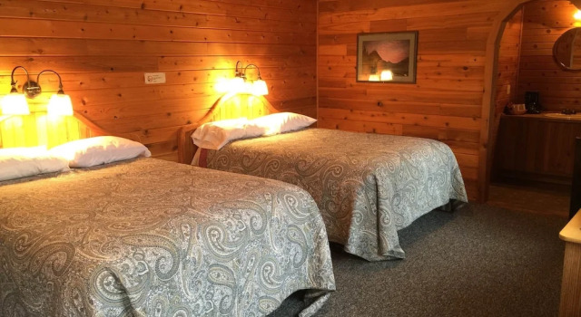 Whistling Swan Motel, Rezerwuj Motel East Glacier Park Montana