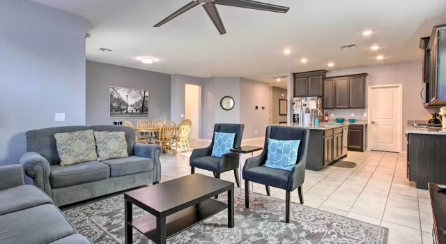 Quiet Family Home w/ Yard ~ 3 Mi to Luke Afb!, Забронировать Дом для отпуска Глендейл 