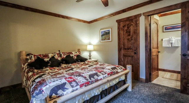 Horizons 4 166 Updated Upstairs Unit with Private Washer Dryer, Walk to Town, On Shuttle Route to Lodges by RedAwning