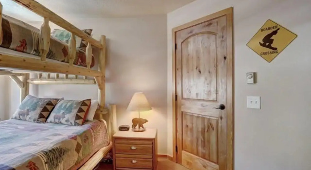 2 Bedroom Condo in West Keystone Near Lakeside Village